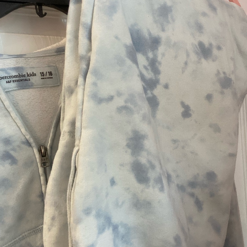Abercrombie Kids Blue and White Zip-Up Hoodie